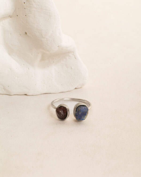 anel-granada-lápis-lázuli-plume-joias